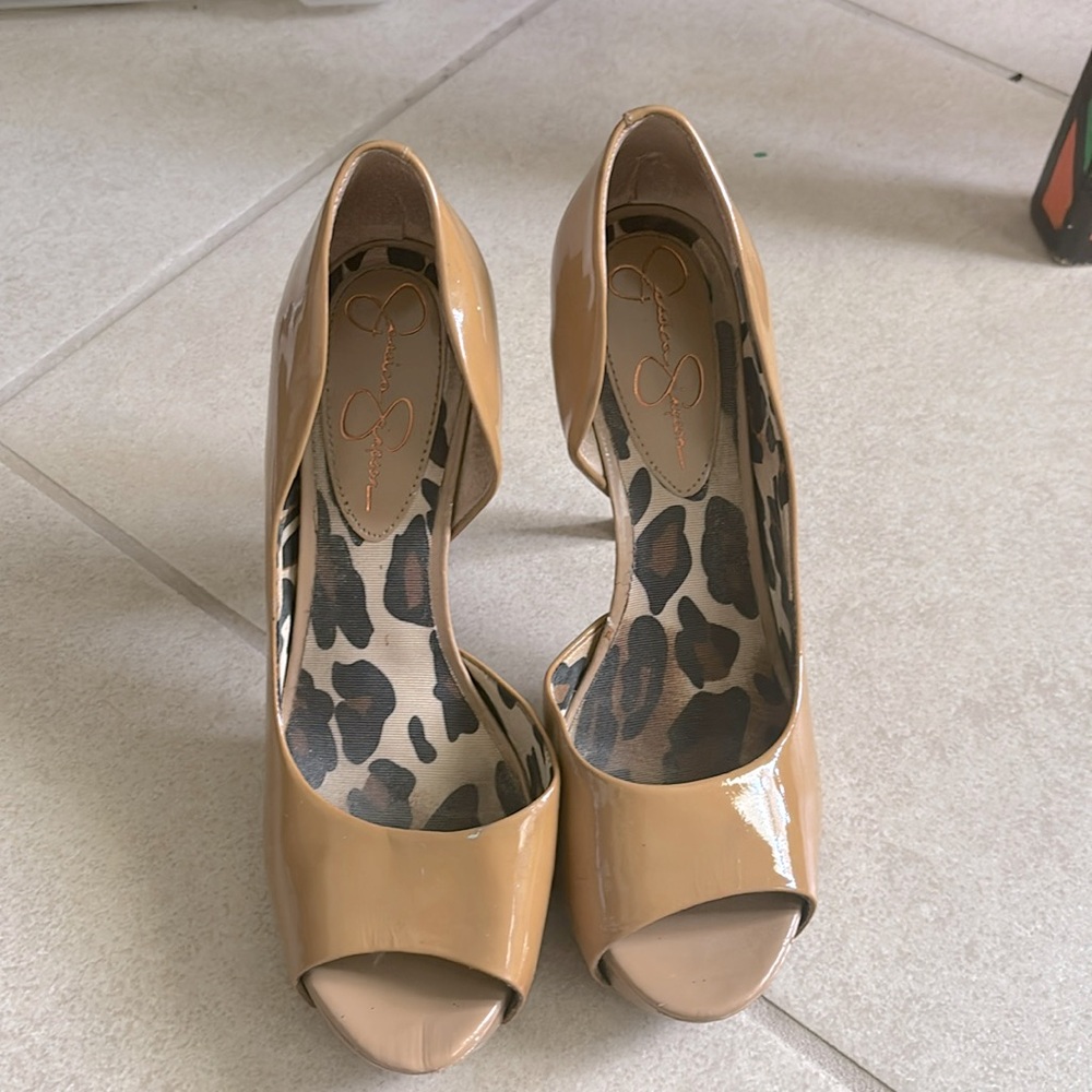 Jessica Simpson hidden platform pumps